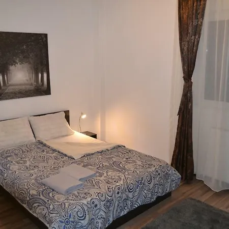 Panorama Center Apartment *